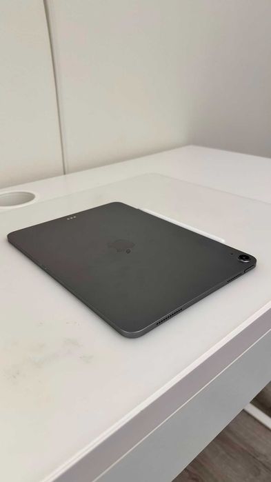 iPaid Air 11-inch M3 128GB Wi-Fi Cinzento Sideral + Apple Pencil - Como Novo