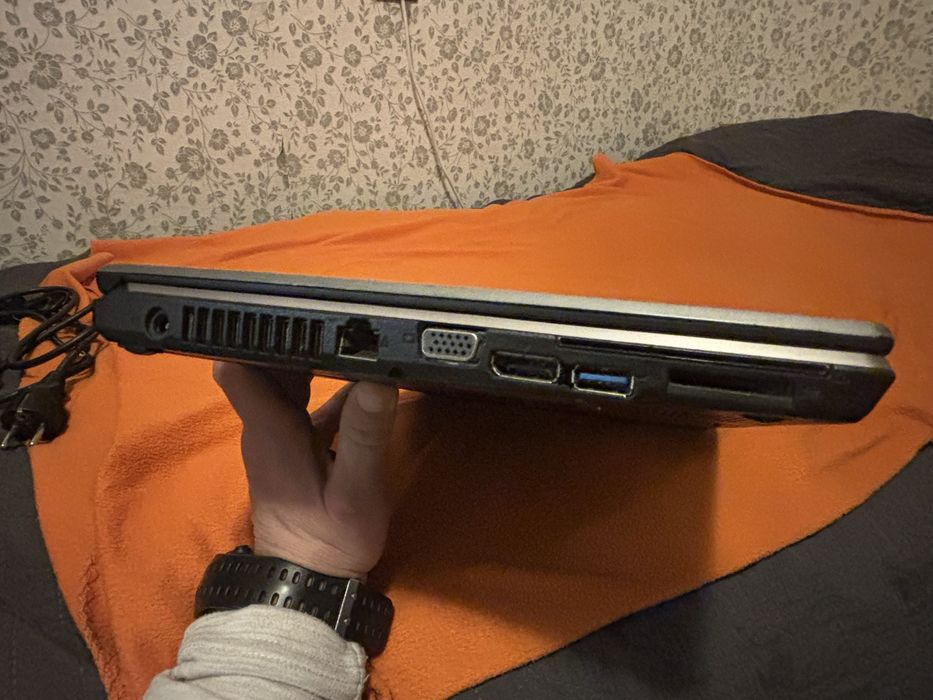 Ноутбук Fujitsu Lifebook E744