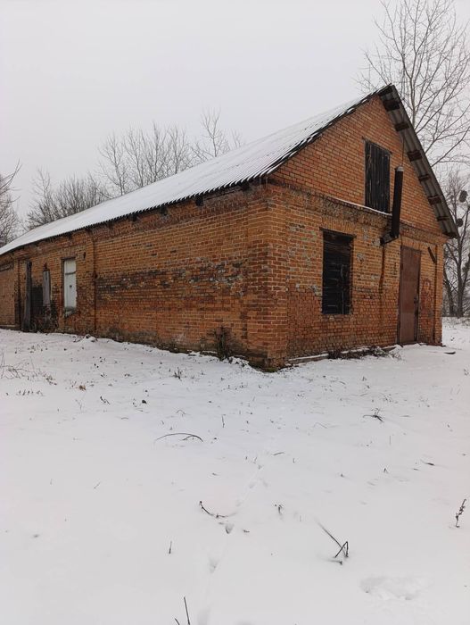 Продам приміщення в центрі села