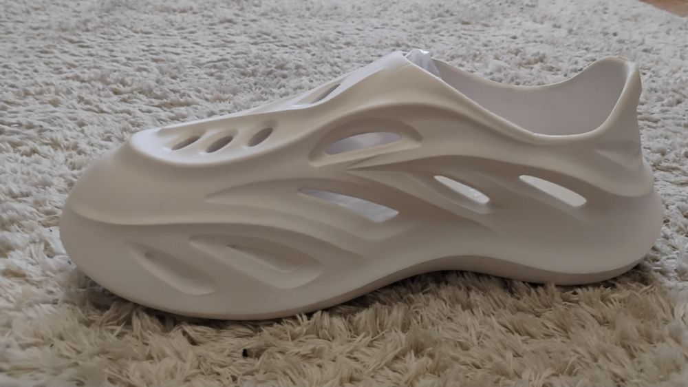 Buty i kapcie w jednym.Męsko damskie. Białe.