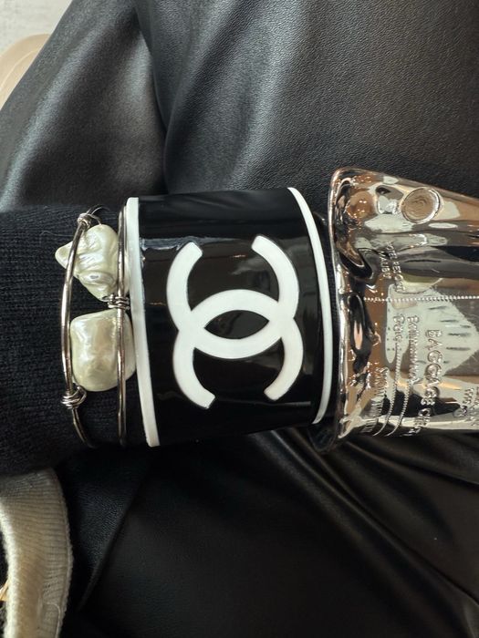 Браслет у стилі CHANEL  з лого шанель чорний білий рожевий