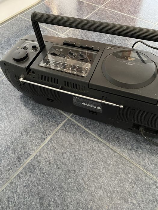 Radio antigo AIWA a funcionar