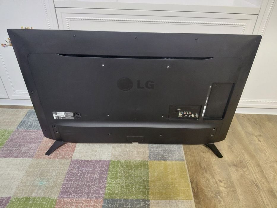 Телевізор  LG 49LF590V