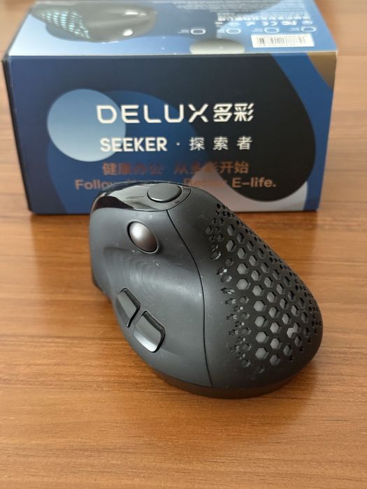 Rato Vertical Ergonómico Delux Seeker M618XSD – OLED | Wireless | Bluetooth 5.0 | 1000Hz
