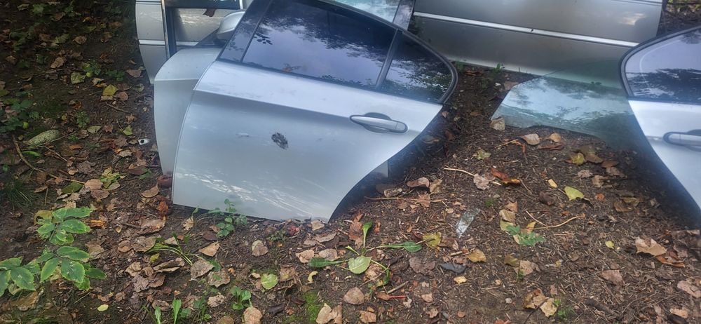 BMW E 90  Drzwi Gołe  Titan Silber  Lewe Tył Prawe Tył