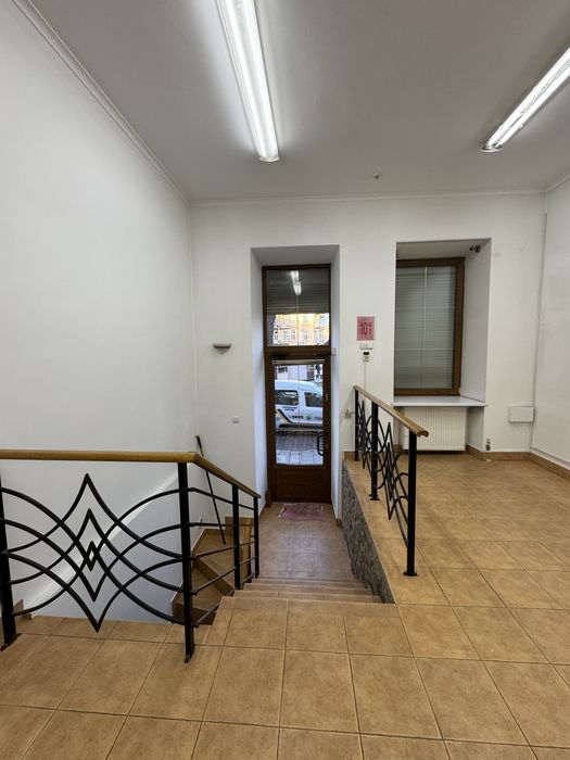 Оренда магазин салон офіс центр вул.І.Франка приміщення