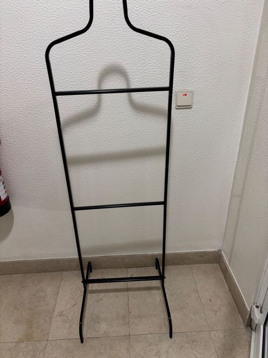 Cabide de chão para quarto