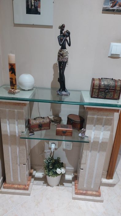 Estante pedra e vidro