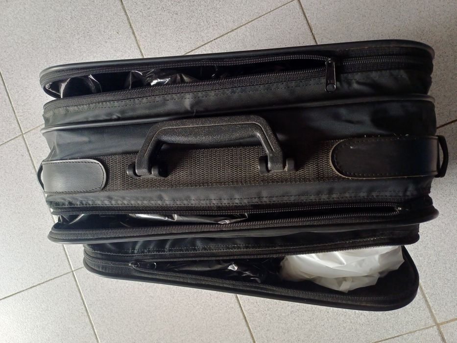 Mala de viagem  preta