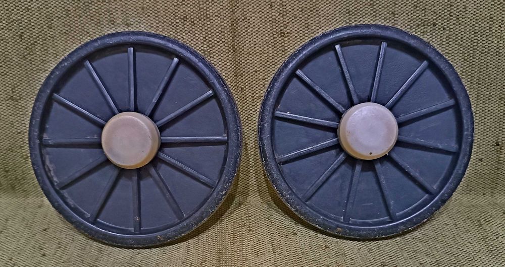 Отдам подарю колеса колесики пластмассовые на тачку или коляску