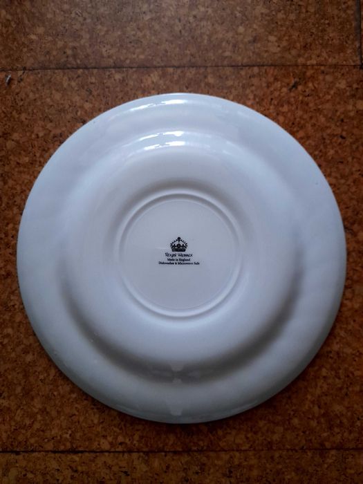 Pratos antigos para decoração.