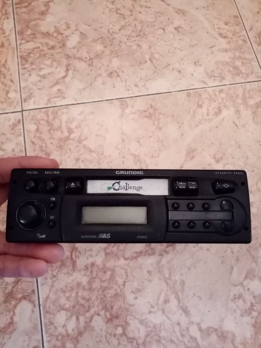 Autoradio grunding