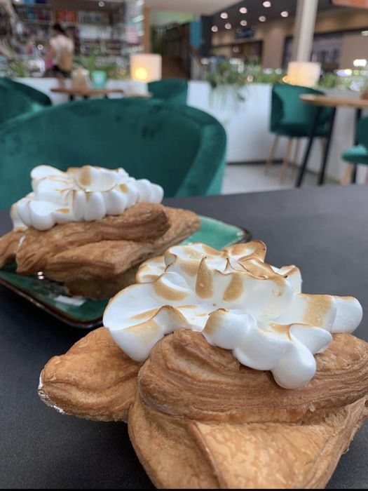 Стільці зелені з тканини агтикіготь. Ідеальний стан