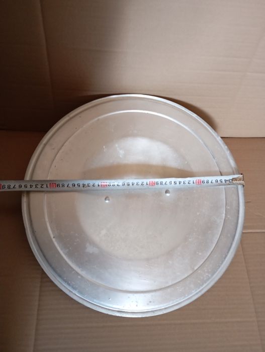 Продам кришку до каструлі 40л  алюмінієва ще колишня