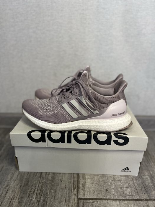 Жіночі бігові кросівки adidas ultraboost 1.0 w