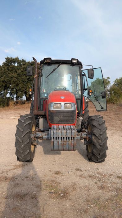 Trator Kioti DK904C 94cv com alfaias – 2009
