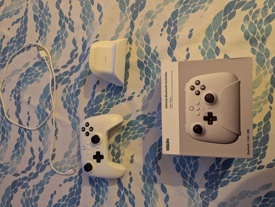 8bitdo Ultimate Controller (2.4Ghz + bluetooth)