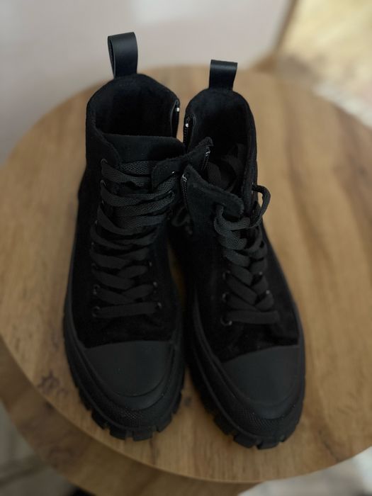 Czarne botki na zamek