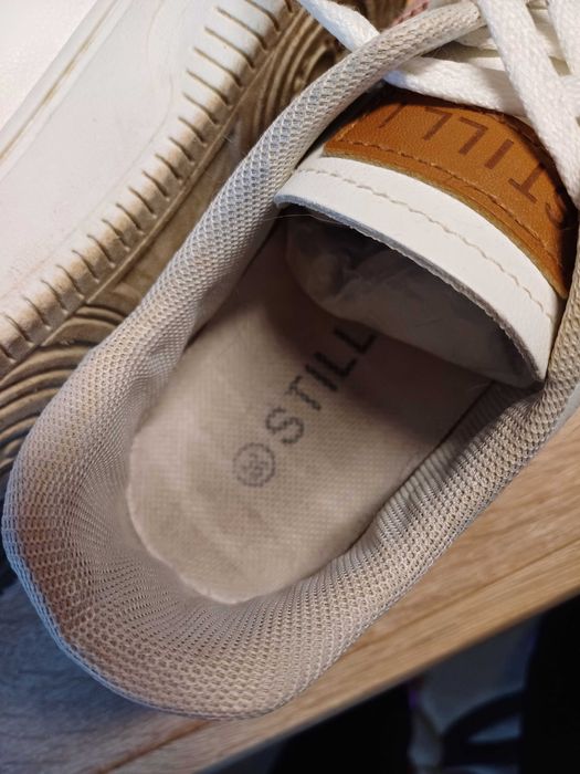 Кросівки 36р білі