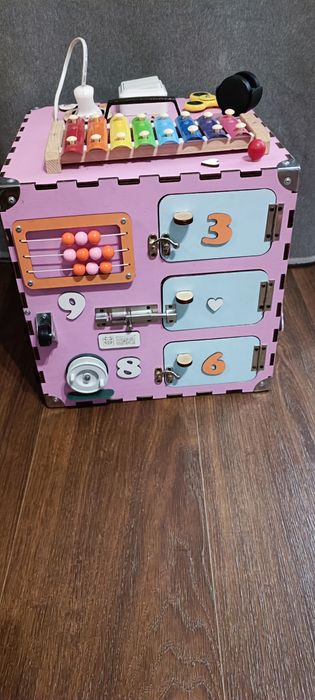 Бізікубик рожевий