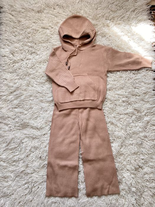 Бежевий теплий костюм в рубчик на 5-6р