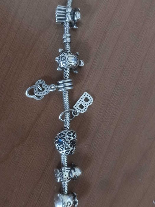 Pulseira Pandora em Prata (17,5 cm) + 6 Charms / Contas em Prata