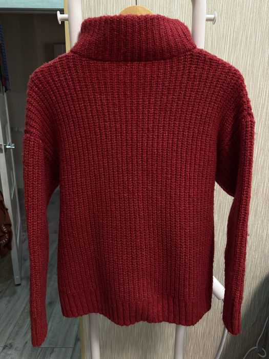 светр теплий червоний M