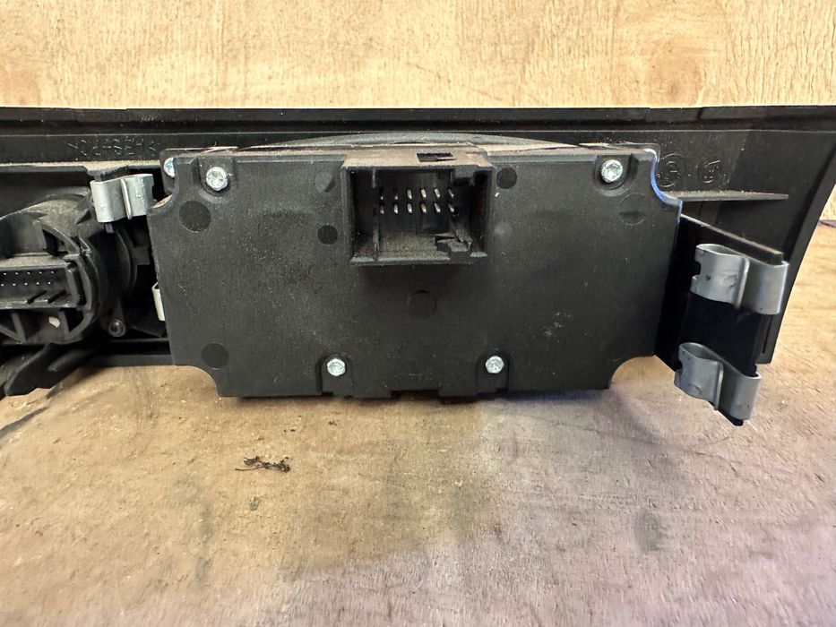 Botão de ligar as Luzes BMW E60 E61 520D 525D 530D 695.3737