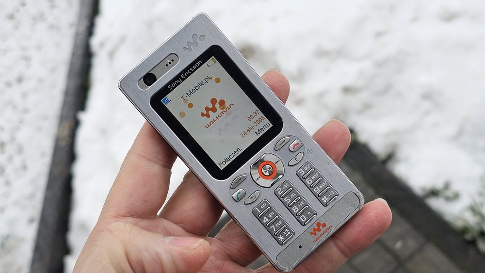 Sony Erucsson W880i. Ładny bez simlocka