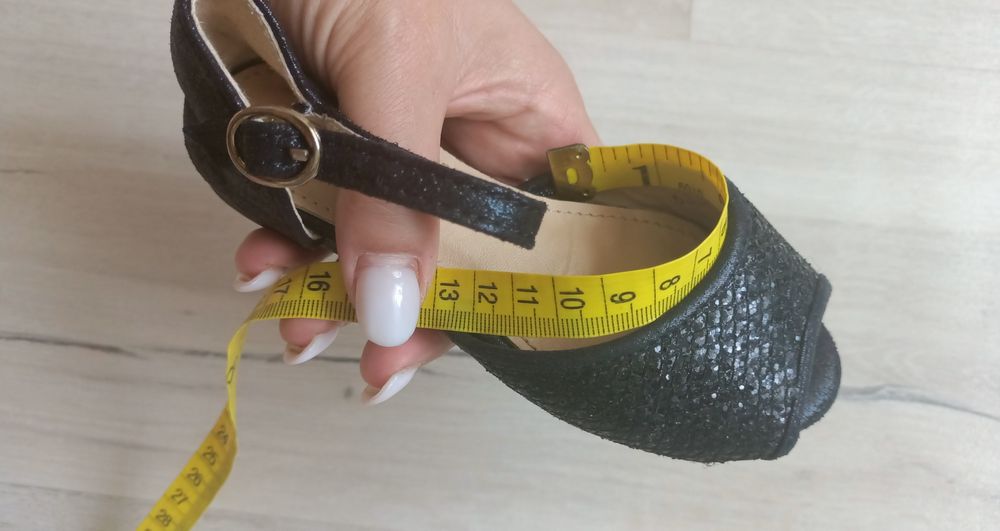 Sandałki dziewczęce r.24