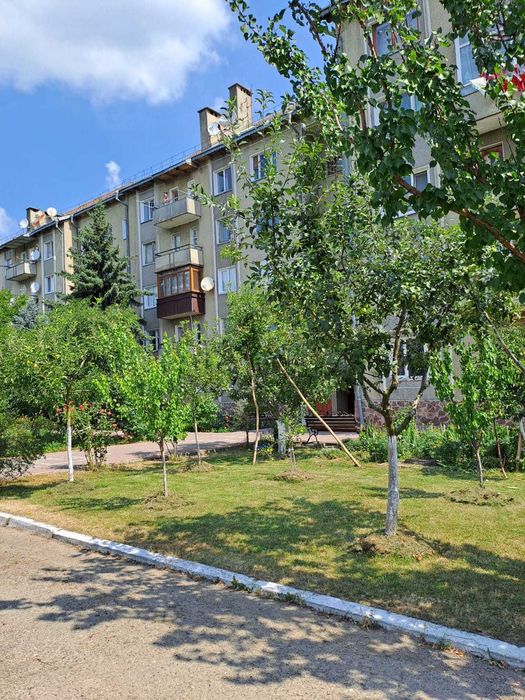 Продається простора 4-кімнатна квартира в с. Хутір-Будилів!