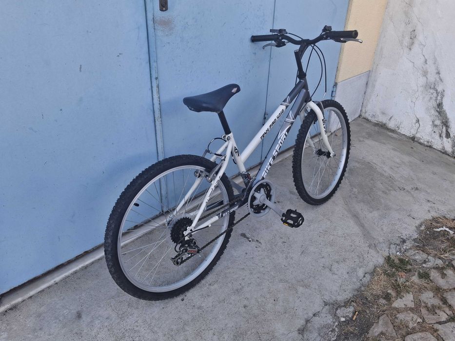 Bicicleta roda 24  pouco uso para pessoas até 1,50 de altura