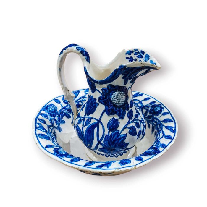 Conjunto Antigo Jarra e Bacia em Faiança Azul e Branca – Século XIX