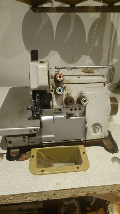 Vendo maquina reta e cos e corte