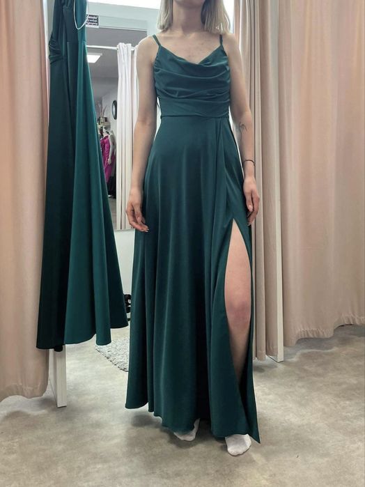 Długa sukienka na ramiączkach