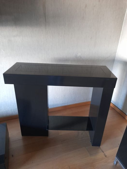 Mesa de entrada em lacado preto