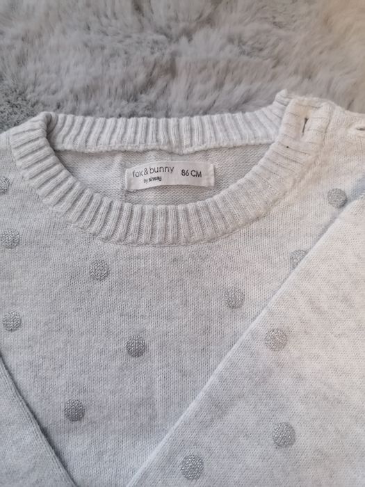 Sweterek dziewczęcy r. 92