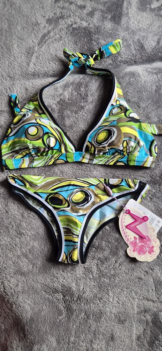 Продам купальники нові