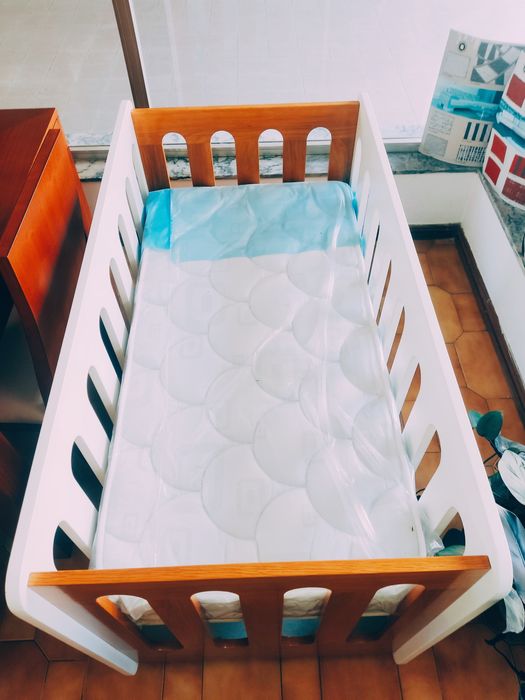 Berço para bebé NOVO