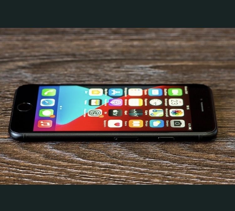 Iphone Se 2020 64gb та чохол повербанк 6000мА