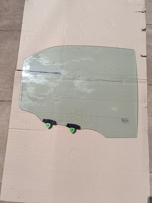 Szyba,akc drzwi prawy tył Toyota Yaris IV 2020-24
