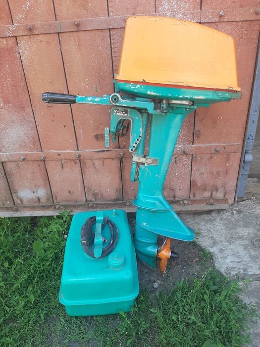 Продам лодочный мотор Ветерок 8Э
