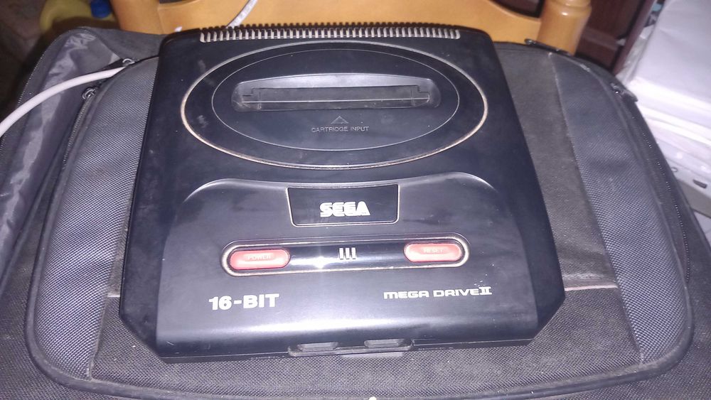 Consola SEGA MEGA DRIVE II 16BIT com 5 Jogos