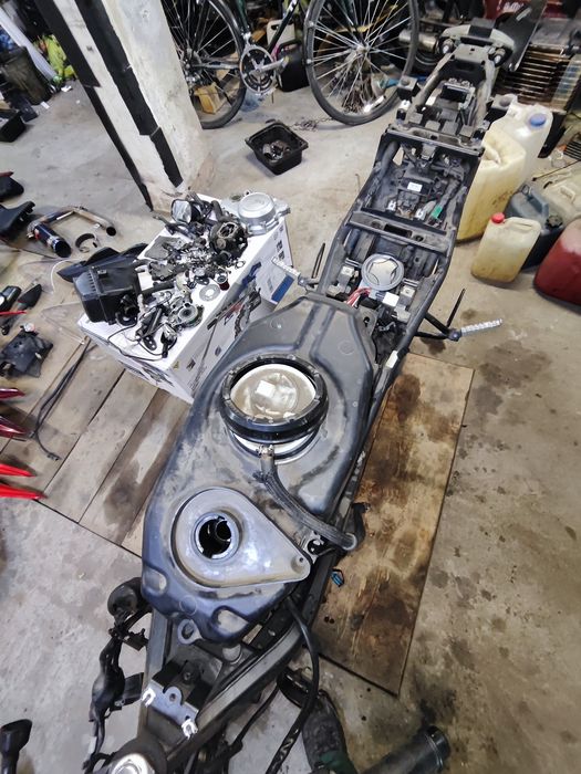 Yamaha yzf r125 . 2008-2014,  2010 cała na części plastiki rama itp.
