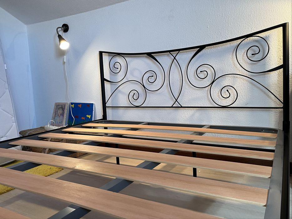 Cama de ferro com estrado - estilo elegante