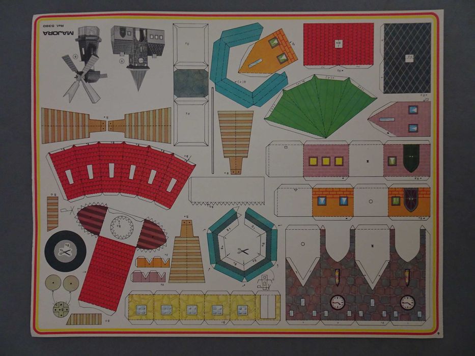 Antigas folhas construção majora