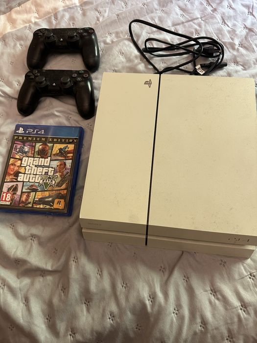 Playstation 4 com dois comandos + GTA 5