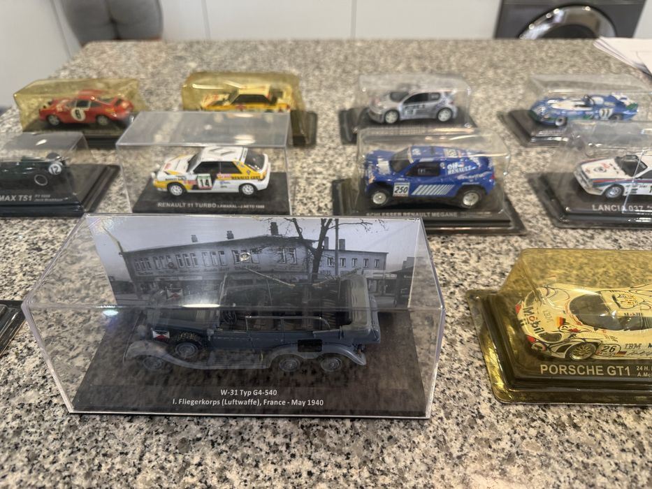Carrinhos de colecao em miniatura