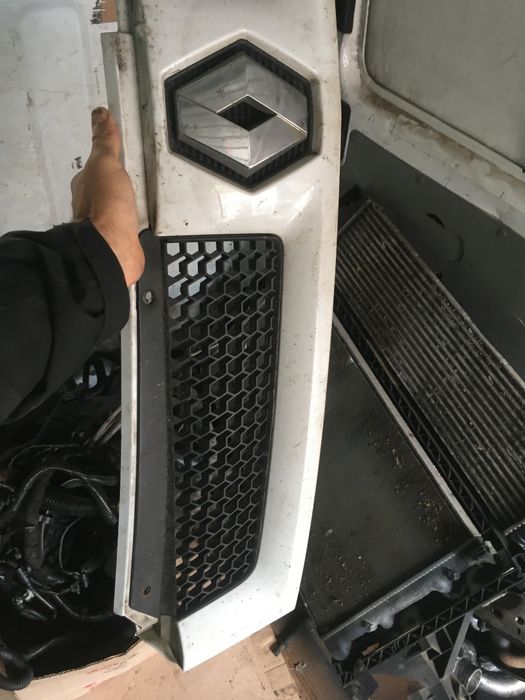 Решетка передняя рено мастер