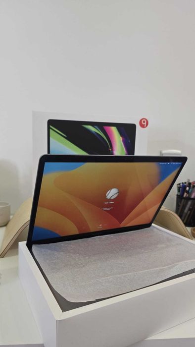 MacBook Pro 13" - Apple M2, 8-Core CPU, 256GB SSD – Como Novo